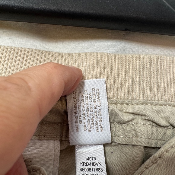 Chico's Capri Pants Womens Size Medium Beige Hiking Cargo Casual Lightweight - Picture 7 of 9